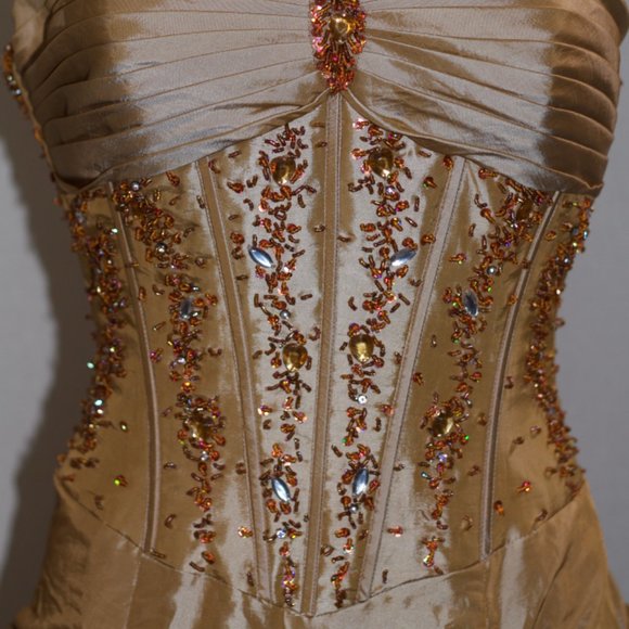 Xcite A Division ofImpression Gold Gown